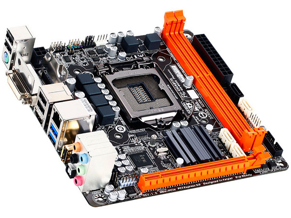 T. Madre Gigabyte GA-B85N Phoenix, ChipSet Intel B85,
Soporta: Core i7/i5/i3/Pentium/Celeron de Socket 1150,
Memoria: DDR3 1600/1333 MHz, 16GB Max,
Integrado: Audio HD,
USB 3.0 y SATA 3.0,
Mini ITX, Ptos: 1xPCIEx16, 1xPCIEx1