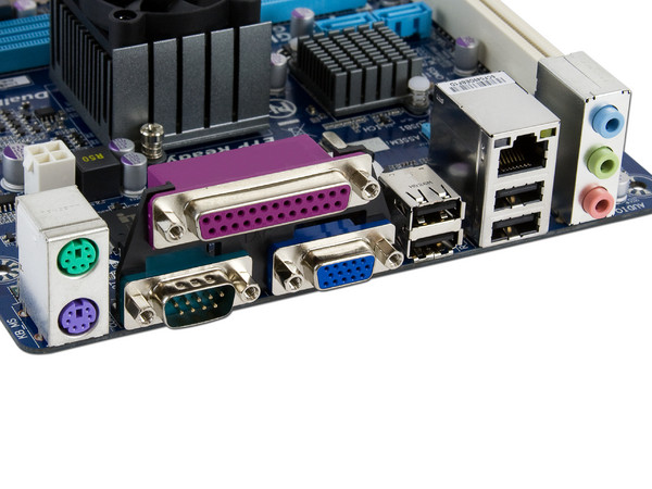 T. Madre Gigabyte Mini-ITX GA-D425TUD,
Procesador Integrado Intel Atom D425,
Integrado: Audio, Red, Video Intel GMA 3150,
Memoria: DDR3 800MHz, 2 Bancos, 4GBMax,
Ptos: 1xPCI