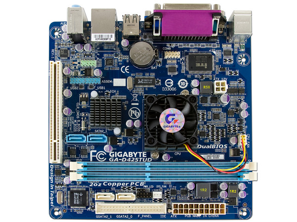 T. Madre Gigabyte Mini-ITX GA-D425TUD,
Procesador Integrado Intel Atom D425,
Integrado: Audio, Red, Video Intel GMA 3150,
Memoria: DDR3 800MHz, 2 Bancos, 4GBMax,
Ptos: 1xPCI