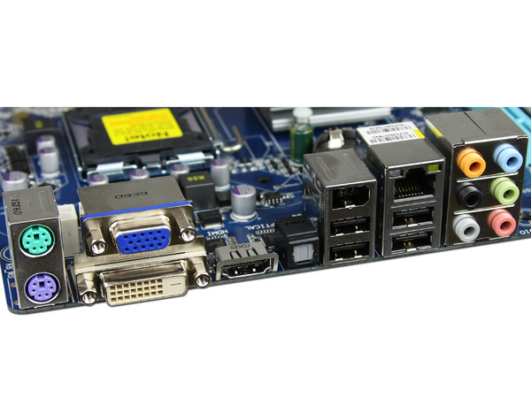 T. Madre GIGABYTE EG41MF-US2H, ChipSet Intel G41,
Soporta: Core 2 Quad, Core 2 Duo, 1333/1066MHz,
Integrado: Audio HD, Red, Video Intel GMA X4500,
Memoria: DDR2 1066(OC)/800, 4 Bancos, 8GB Max,
Diseño: MicroATX, Ptos: 1xPCEx16, 1xPCEx1, 2xPCI
