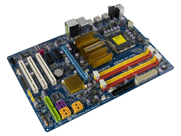 T. Madre Gigabyte GA-EP35-DS3, ChipSet Intel P35,
Soporta: Cel.400, DualCore/2Duo/Quad, 1066/1333MHz,
Memoria: DDR2 1066/800/Mhz, 4 Bancos, 8GB Max,
Integrado: Audio 7.1, Red 10/100/1000,
Diseño: ATX, Ptos: 1xPCEx16, 3xPCEx1, 3xPCI