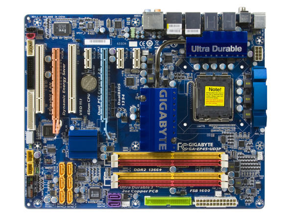 T. Madre Gigabyte GA-EP45-UD3P, ChipSet  Intel P45 Exp.,
Soporta: Extreme, Core2 Quad, Core2 Duo, 1066/1333/1600MHz,
Integrado: Audio Realtek ALC889A, Red 10/100/1000Mbit,
Memoria: DDR2 1066/1366+Mhz, Max.16GB, Diseño ATX,
Ptos: 2xPCIEX16, 3xPCIEX1