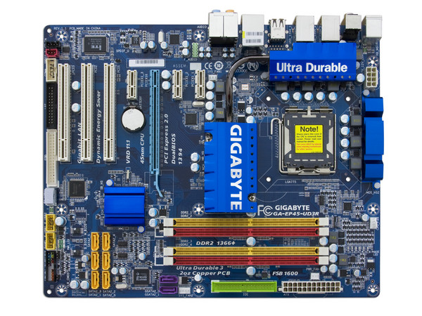 T. Madre GIGABYTE EP45-UD3R, ChipSet Intel P45 Exp.,
Soporta: Core 2 Quad, Core 2 Duo, 1066/1333/1600MHz,
Integrado: Audio HD, Red 10/100/1000 Mbit,
Memoria: DDR2 800/1066/1366+*MHz,
Diseño: ATX, Ptos: 1xPCEx16, 3xPCEx1, 3xPCI