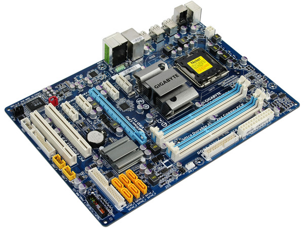 T. Madre GIGABYTE GA-EP45T-UD3LR, ChipSet Intel P45Exp.,
Soporta: Core 2 Quad, Core 2 Duo, 1333/1600MHz,
Integrado: Audio HD, Red 10/100/1000 Mbit,
Memoria: DDR3 2000+/1333, 4 Bancos, 16GB Max,
Diseño: ATX, Ptos: 1xPCEx16, 4xPCEx1, 2xPCI