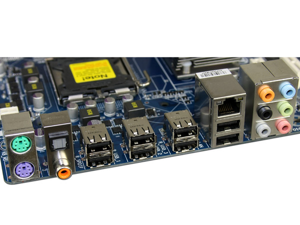 T. Madre GIGABYTE GA-EP45T-UD3LR, ChipSet Intel P45Exp.,
Soporta: Core 2 Quad, Core 2 Duo, 1333/1600MHz,
Integrado: Audio HD, Red 10/100/1000 Mbit,
Memoria: DDR3 2000+/1333, 4 Bancos, 16GB Max,
Diseño: ATX, Ptos: 1xPCEx16, 4xPCEx1, 2xPCI