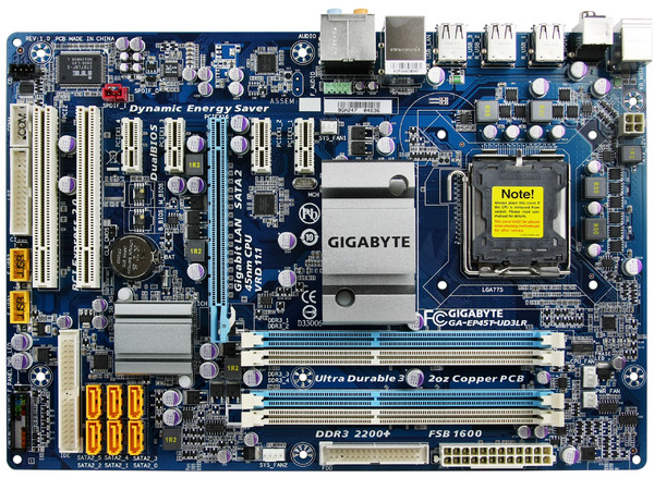 T. Madre GIGABYTE GA-EP45T-UD3LR, ChipSet Intel P45Exp.,
Soporta: Core 2 Quad, Core 2 Duo, 1333/1600MHz,
Integrado: Audio HD, Red 10/100/1000 Mbit,
Memoria: DDR3 2000+/1333, 4 Bancos, 16GB Max,
Diseño: ATX, Ptos: 1xPCEx16, 4xPCEx1, 2xPCI