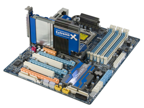 T. Madre GIGABYTE GA-EX58-EXTREME, ChipSet X58 Express,
Soporta: Core i7 920, 940, 965, QPI 4.8/6.4 GT/s,
Integrado: Audio 7.1, Red 10/100/1000,
Memoria: DDR3 2100+/1333/1066MHz, 24GB Max,
ATX, Soporta Triple CrossFireX y Triple SLI