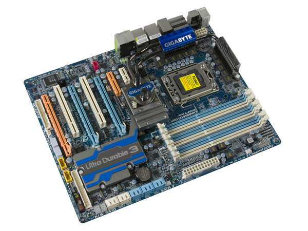 T. Madre GIGABYTE GA-EX58-EXTREME, ChipSet X58 Express,
Soporta: Core i7 920, 940, 965, QPI 4.8/6.4 GT/s,
Integrado: Audio 7.1, Red 10/100/1000,
Memoria: DDR3 2100+/1333/1066MHz, 24GB Max,
ATX, Soporta Triple CrossFireX y Triple SLI