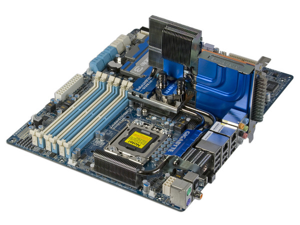 T. Madre GIGABYTE GA-EX58-EXTREME, ChipSet X58 Express,
Soporta: Core i7 920, 940, 965, QPI 4.8/6.4 GT/s,
Integrado: Audio 7.1, Red 10/100/1000,
Memoria: DDR3 2100+/1333/1066MHz, 24GB Max,
ATX, Soporta Triple CrossFireX y Triple SLI