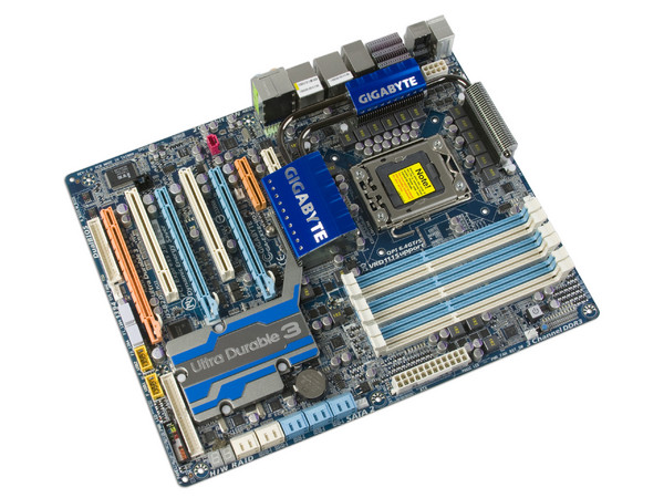T. Madre GIGABYTE GA-EX58-UD5, ChipSet X58 Express,
Soporta: Core i7 920, 940, 965 de Socket 1366,
Integrado: Audio 7.1, Red 10/100/1000,
Memoria: DDR3 2100+/1333/1066MHz, 24GB Max,
ATX, Soporta Triple CrossFireX y Triple SLI