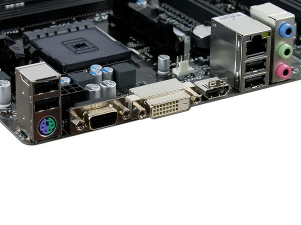 T. Madre Gigabyte F2A55M-HD2, Chipset AMD A55,
Soporta: AMD A10/ A8 /A6 /A4 de Socket FM2,
Memoria: DDR3 1866/1600/1333/1066 MHz, 64GB Max,
Integrado: Audio HD, Red,
Micro-ATX, Ptos: 1xPCIEX16, 1xPCIEX1, 1PCI.