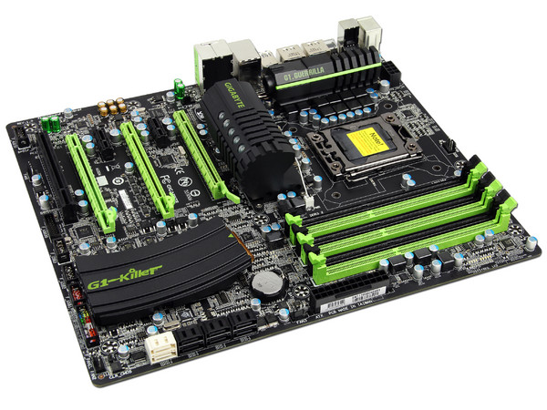 T. Madre Gigabyte G1.GUERRILLA, ChipSet Intel X58 Exp.,
Soporta: Core i7 Socket 1366,
Integrado: Audio HD, Red,
USB 3.0 y SATA 3.0,
Memoria: DDR3 2200/1333/1066MHz, 24GB Max,
ATX, Ptos: 3xPCIEx16, 2xPCIEx1.