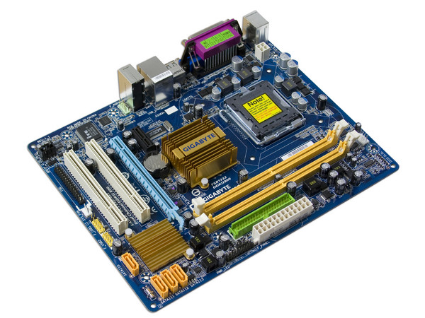 T. Madre Gigabyte G31M-ES2C, ChipSet Intel G31 Exp.,
Soporta: Core 2 Quad, Core 2 Duo, 800/1066/1333MHz,
Integrado: Audio HD, Red, Video Intel GMA 3100,
Memoria: DDR2 800/667, 2 Bancos, 4GB Max,
Diseño: MicroATX, Ptos: 1xPCEx16, 1xPCEx1, 2xPCI