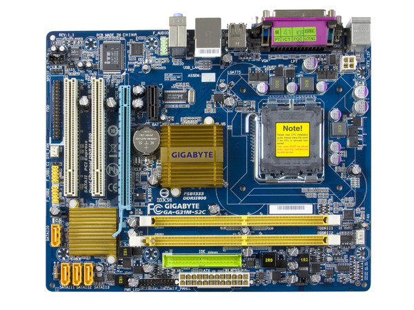 T. Madre GIGABYTE G31M-S2C, ChipSet Intel G31Exp,
Soporta: Core 2 Quad, Core 2 Duo, 800/1066/1333MHz,
Integrado: Audio HD, Red, Video Intel GMA 3100,
Memoria: DDR2 800/667, 2 Bancos, 4GB Max,
Diseño: MicroATX, Ptos: 1xPCEx16, 1xPCEx1, 2 PCI