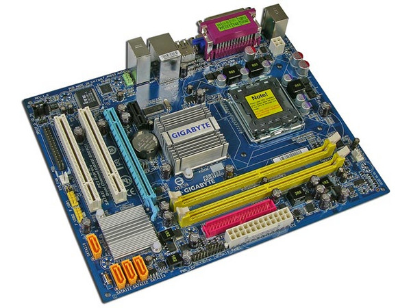 T. Madre GIGABYTE GA-G31M-S2L, ChipSet Intel G31,
Soporta: Cel.400, DualCore/2 Duo, 1333/1066/800/MHz,
Memoria: DDR2 800/667Mhz, 2 Bancos, 4GB Max,
Integrado: Video Intel GMA 3100, Audio, Red,
Diseño: MicroATX, Ptos: 1xPCEx16, 1xPCE, 2xPCI