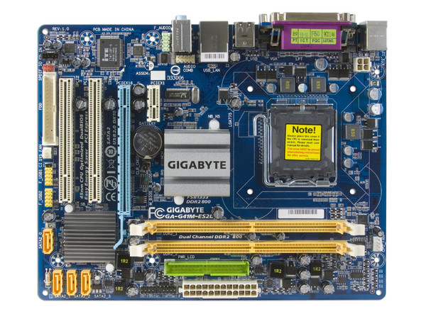 T. Madre GIGABYTE GA-G41M-ES2L, ChipSet Intel G41,
Soporta: Core 2 Quad, Core 2 Duo, 1333/1066MHz,
Integrado: Audio HD, Red, Video Intel GMA X4500,
Memoria: DDR2 800/667, 2 Bancos, 8GB Max,
Diseño: MicroATX, Ptos: 1xPCEx16, 1xPCEx1, 2xPCI