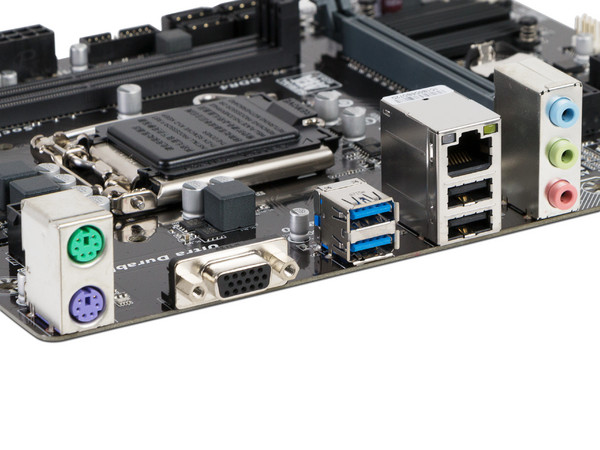 T. Madre Gigabyte GA-H110M-S2, ChipSet Intel H110,
Soporta: Intel Core i7/Core i5/Core i3/Pentium/Celeron de Socket 1151,
Memoria: DDR4 2133 MHz, 32GB Max,
SATA 3.0, USB 3.0,
Integrado: Audio HD, Red Gigabit,
Micro-ATX.