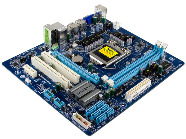 T. Madre Gigabyte GA-H55M-S2, ChipSet Intel H55 Exp.,
Soporta: Core i7, Core i5 y Core i3 de Socket 1156,
Memoria: DDR3 1600(O.C.)/1333/1066MHz, 16GB Max,
mATX, Ptos: 1xPCEx16, 1xPCIx1, 1xPCI