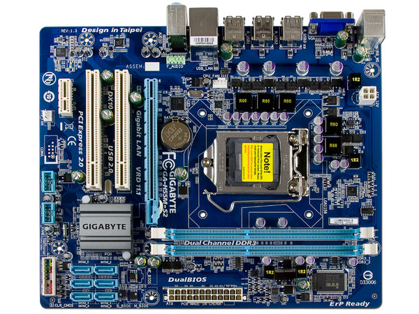 T. Madre Gigabyte GA-H55M-S2, ChipSet Intel H55 Exp.,
Soporta: Core i7, Core i5 y Core i3 de Socket 1156,
Memoria: DDR3 1600(O.C.)/1333/1066MHz, 16GB Max,
mATX, Ptos: 1xPCEx16, 1xPCIx1, 1xPCI