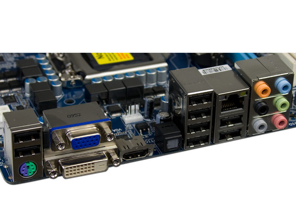 T. Madre Gigabyte GA-H55M-S2H, ChipSet Intel H55 Exp.,
Soporta: Core i7, Core i5 y Core i3 de Socket 1156,
Integrado: Audio 5.1, Red 10/100/1000,
Memoria: DDR3 2200+/1800MHz, 8GB Max,
mATX, Ptos: 2xPCEX16, 2xPCI