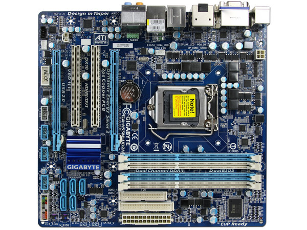 T. Madre Gigabyte GA-H55M-UD2H, ChipSet Intel H55 Exp.,
Soporta: Core i7, Core i5 y Core i3 de Socket 1156,
Integrado: Audio 5.1, Red 10/100/1000,
Memoria: DDR3 2200+/1066MHz, 16GB Max,
mATX, Ptos: 2xPCE, 2xPCI