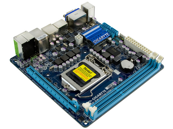 T. Madre Gigabyte Mini-ITX GA-H55N-USB3,
Soporta: Core i7, Core i5 y Core i3 de Socket 1156,
USB 3.0, Memoria: DDR3 1666+/1333/1066MHz, 8GB Max,
Ptos: 1xPCEx16