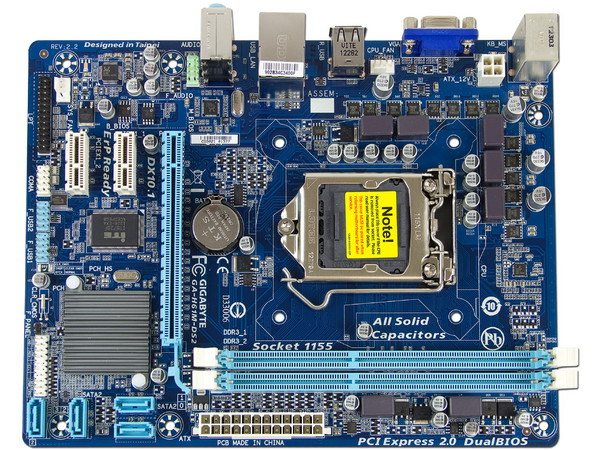 T. Madre Gigabyte GA-H61M-DS2, ChipSet Intel H61 Exp.,
Soporta: Core i7/i5/i3/Pentium/Celeron de Socket 1155,
Integrado: Audio HD, Red 10/100/1000,
Memoria: DDR3 1333/1066/800 MHz, 16GB Max,
Micro-ATX, Ptos: 1xPCIEx16, 2xPCI.