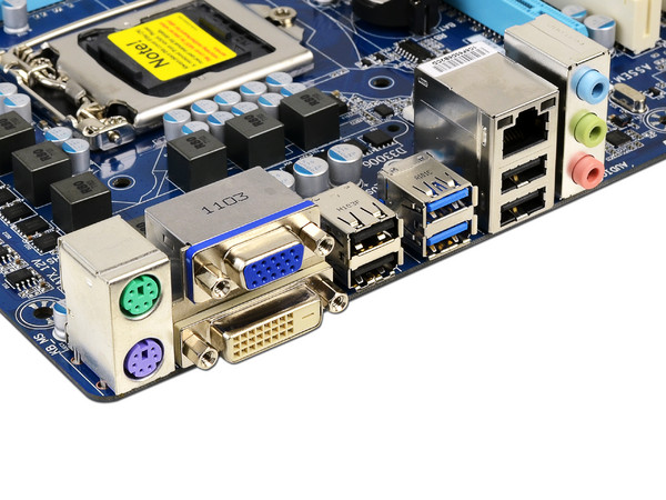 T. Madre Gigabyte GA-H61M-USB3-B3, ChipSet Intel H61 Exp.,
Soporta: Core i7/i5/i3 de Socket 1155,
Integrado: Audio HD, Red 10/100/1000,
USB 3.0,
Memoria: DDR3 1333/1066MHz, 16GB Max,
M-ATX, Ptos: 1xPCIEX16, 1xPCIEX1