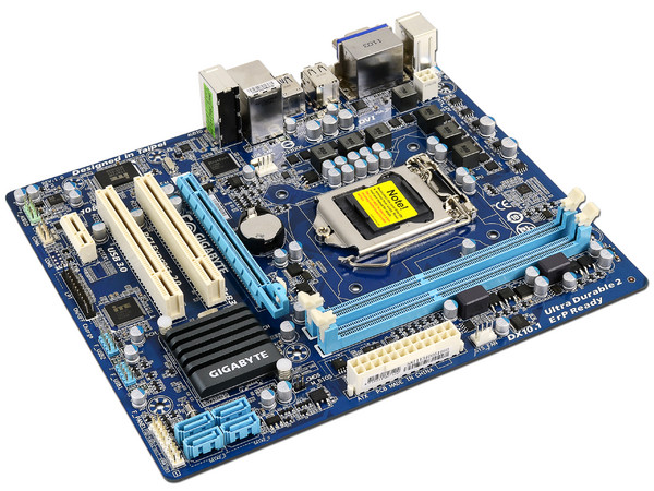 T. Madre Gigabyte GA-H61M-USB3-B3, ChipSet Intel H61 Exp.,
Soporta: Core i7/i5/i3 de Socket 1155,
Integrado: Audio HD, Red 10/100/1000,
USB 3.0,
Memoria: DDR3 1333/1066MHz, 16GB Max,
M-ATX, Ptos: 1xPCIEX16, 1xPCIEX1