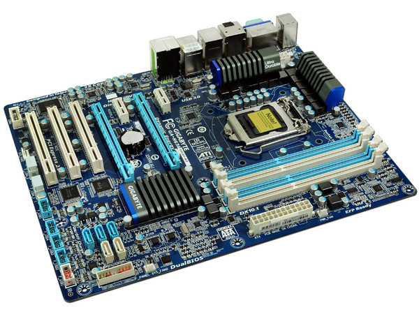 T. Madre Gigabyte GA-H67A-UD3H-B3, ChipSet Intel H67 Exp.,
Soporta: Core i7/i5/i3 de Socket 1155,
USB 3.0 y Serial ATA 3.0,
Memoria: DDR3 1333/1066MHz, 32GB Max,
ATX, Ptos: 2xPCIEx16, 2xPCIEx1, 3xPCI