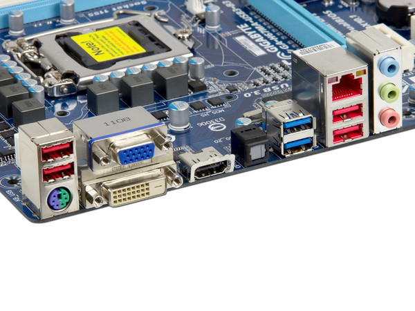 T. Madre Gigabyte GA-H67MA-USB3-B3, ChipSet Intel H67 Exp.,
Soporta: Core i7/i5/i3 de Socket 1155,
USB 3.0 y SATA 3.0,
Audio HD, Red, 
Memoria: DDR3 1333/1066MHz, 32GB Max,
Micro-ATX, Ptos: 2xPCIEx16, 2xPCIEx1.