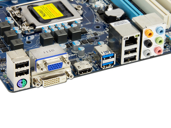 T. Madre Gigabyte GA-HA65M-D2H-B3, ChipSet Intel H61 Exp.,
Soporta: Core i7/i5/i3 de Socket 1155,
USB 3.0 y Serial ATA 3.0,
Memoria: DDR3 1333/1066MHz, 16GB Max,
Micro-ATX, Ptos: 1xPCIEx16, 1xPCIEx1, 2xPCI