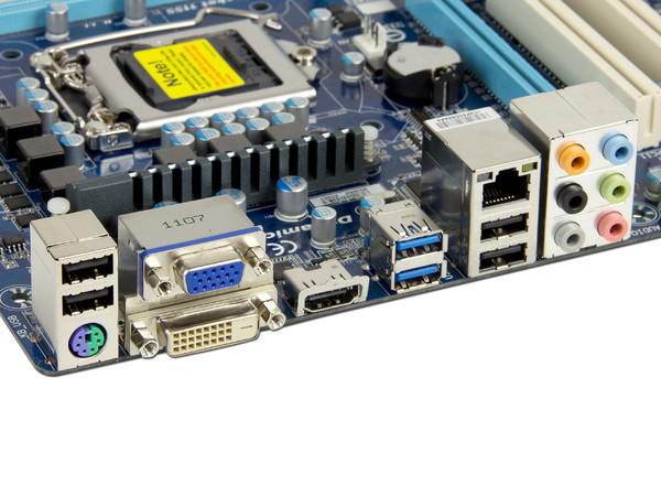 T. Madre Gigabyte GA-HA65M-UD3H-B3, ChipSet Intel H61 Exp.,
Soporta: Core i7/i5/i3 de Socket 1155,
USB 3.0 y Serial ATA 3.0,
Memoria: DDR3 1333/1066MHz, 16GB Max,
Micro-ATX, Ptos: 1xPCIEx16, 1xPCIEx1, 2xPCI