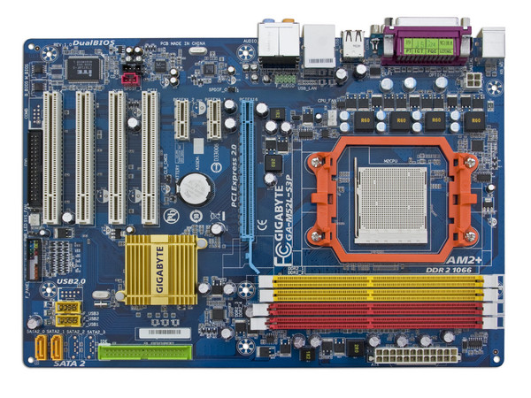 T. Madre Gigabyte GA-M52L-S3P, ChipSet nForce 520LE,
Soporta: Phenom I y II, Athlon 64X2, Socket AM2+,
Integrado: Audio HD, Red 10/100,
Memoria: 4xDDR2 1066Mhz, Max.16GB, Diseño ATX,
Ptos: 1xPCIEX16, 2xPCIEX1, 4xPCI