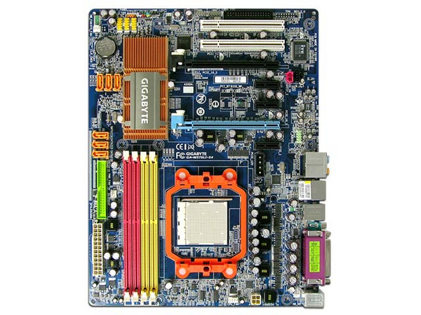 T. Madre Gigabyte GA-M57SLI-S4, ChipSet nForce 570-SLI,
Soporta: Phenom, Athlon 64/Athlon 64 X2, Socket AM2,
Integrado: Audio Realtek ALC883, Red 10/100M,
Memoria: 4x DDR2, Max. 16GB, Diseño ATX,
Ptos: 2xPCI-E X16, 3xPCI-E X1, 2xPCI