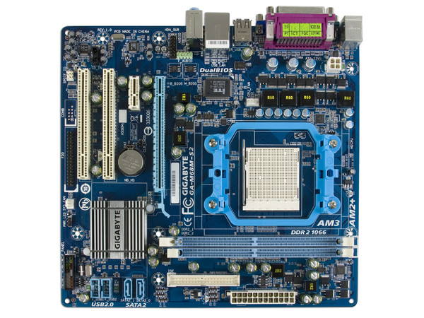 T. Madre Gigabyte GA-M68M-S2, ChipSet nForce 630a,
Soporta: Phenom I y II, Athlon 64X2, Socket AM2+,
Integrado: Video NVIDIA GF 7025, Audio HD, Red,
Memoria: DDR2 1066/800Mhz, Max. 8GB, Diseño MATX,
Ptos: 1xPCIEX16, 1xPCIEX1, 2xPCI
