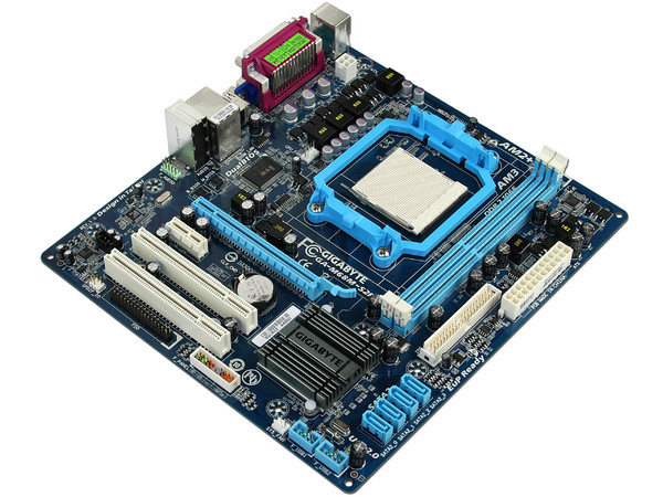 T. Madre Gigabyte GA-M68M-S2P, ChipSet nForce 630a,
Soporta: Phenom I y II, Athlon, Soporta AM2+ y AM3,
Integrado: Audio HD, Red 10/100, Video NVIDIA 7025,
Memoria: 2xDDR2 1066Mhz, Max.8GB, Diseño mATX,
Ptos: 1xPCIEX16, 1xPCIEX1, 2xPCI