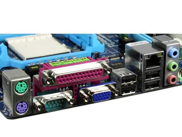 T. Madre Gigabyte GA-M68M-S2P rev 2.3, ChipSet nForce 630a,
Soporta: Phenom I y II, Athlon, Soporta AM2+ y AM3,
Integrado: Audio HD, Red 10/100, Video NVIDIA 7025,
Memoria: 2xDDR2 1066Mhz, Max.8GB, Diseño mATX,
Ptos: 1xPCIEX16, 1xPCIEX1, 2xPCI