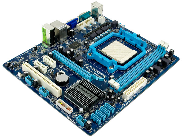 T. Madre Gigabyte GA-M68MT-S2, ChipSet Nvidia GeForce 7025,
Soporta: Phenom II, Socket AM3,
Integrado: Video Nvidia GeForce 7025, Audio HD, Red,
Memoria: DDR3 1666+/1333/1066, Max. 8GB,
MicroATX, Ptos: 1xPCIEX16, 2xPCIEX1, 1xPCI