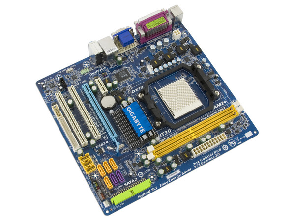 T. Madre Gigabyte  GA-M85M-US2H, ChipSet Nvidia GF 8100,
Soporta: Phenom I y II, Athlon 64X2, Socket AM2+,
Integrado: Video NVIDIA GF 8100, Audio HD, Red,
Memoria: DDR2 1066Mhz, Max.8GB, Diseño MATX,
Ptos: 1xPCIEX16, 1xPCIEX1, 2xPCI
