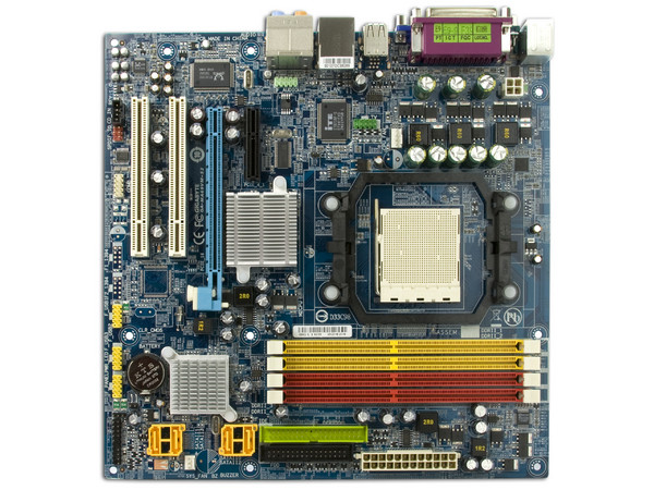 T. Madre Gigabyte GA-MA69VM-S2, ChipSet AMD 690V,
Soporta: Athlon 64/Athlon 64 X2, Socket AM2,
Integrado: Video ATI, Audio HD, Red 10/100,
Memoria: 4x DDR2, Max. 16GB, Diseño MicroATX,
Ptos: 1xPCI-E X16, 1xPCI-E X4, 2xPCI