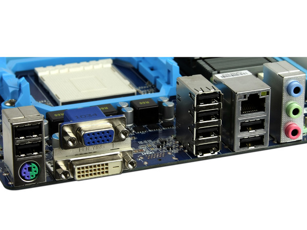 T. Madre Gigabyte GA-MA74GMT-S2, ChipSet AMD 740G,
Soporta: Phenom II X6 y X4 de Socket AM3,
Integrado: Audio HD, Video ATI Radeon 2100, Red,
Memoria: DDR3 1333/1066 MHz,
Diseño mATX, Ptos: 1xPCIEX16, 1xPCIEX1, 2xPCI