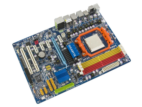 T. Madre Gigabyte GA-MA770-UD3, ChipSet AMD 770,
Soporta: Phenom I y II, Athlon 64X2, Socket AM2+,
Integrado: Audio HD, Red,
Memoria: DDR2 1200/1066Mhz, Max. 16GB, Diseño ATX,
Ptos: 1xPCIEX16, 4xPCIEX1, 2xPCI