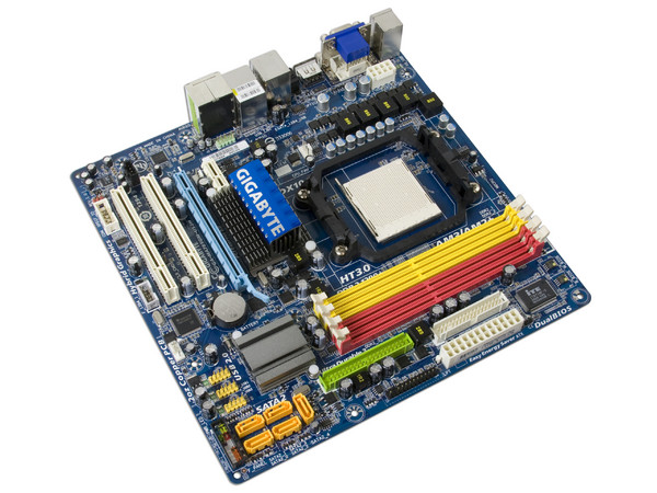 T. Madre Gigabyte GA-MA785GM-US2H, ChipSet AMD 785G,
Soporta: Phenom I y II, Athlon 64X2, Socket AM2+,
Integrado: Video ATI HD4200, Audio HD, Red,
Memoria: DDR2 1200/1066Mhz, Max. 16GB, Diseño MATX,
Ptos: 1xPCIEX16, 1xPCIEX1, 2xPCI