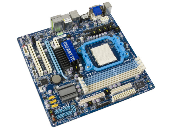 T. Madre Gigabyte GA-MA785GPMT-UD2H, ChipSet AMD 785G,
Soporta: Phenom II X3 y X4 de Socket AM3,
Integrado: Video ATI HD4200, Audio HD, Red,
Memoria: DDR3 1800(OC)/1666MHz,
Diseño mATX, Ptos: 1xPCIEX16, 1xPCIEX1