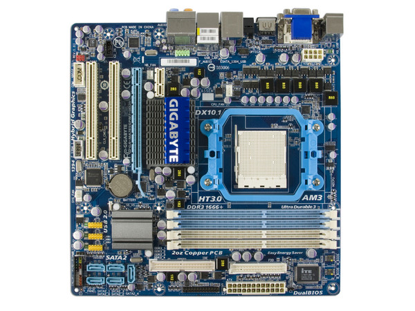 T. Madre Gigabyte GA-MA785GPMT-UD2H, ChipSet AMD 785G,
Soporta: Phenom II X3 y X4 de Socket AM3,
Integrado: Video ATI HD4200, Audio HD, Red,
Memoria: DDR3 1800(OC)/1666MHz,
Diseño mATX, Ptos: 1xPCIEX16, 1xPCIEX1