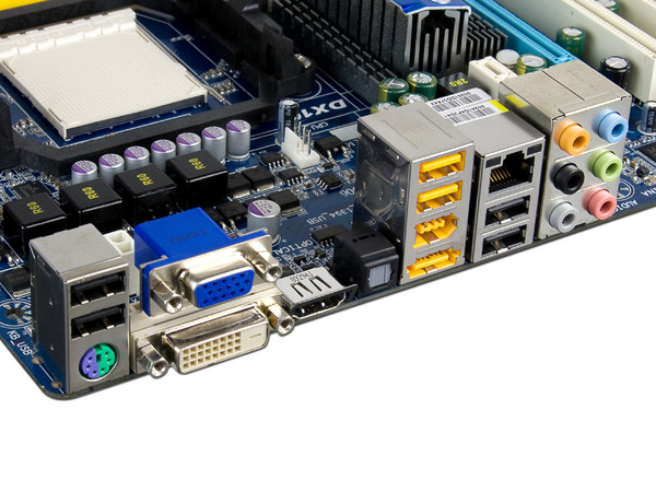 T. Madre Gigabyte GA-MA78GM-US2H, ChipSet AMD 780G,
Soporta: Phenom I y II, Athlon 64X2, Socket AM2+,
Integrado: Video Radeon HD3200, Audio HD, Red,
Memoria: DDR2 1200+/1066Mhz, Max. 16GB, Diseño MATX,
Ptos: 1xPCIEX16, 1xPCIEX1, 2xPCI