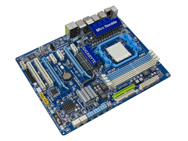 T. Madre Gigabyte GA-MA790FXT-UD5P, ChipSet AMD 790FX,
Soporta: Phenom II X3 y X4 de Socket AM3,
Integrado: Audio HD, Red,
Memoria: DDR3 1666(OC)/1333/1066 MHz, hasta 16GB,
Diseño ATX, Ptos: 2xPCIEX16, 3xPCIEX1, 2xPC