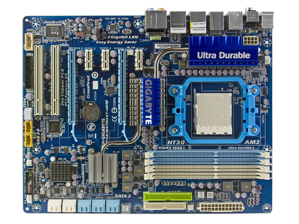 T. Madre Gigabyte GA-MA790FXT-UD5P, ChipSet AMD 790FX,
Soporta: Phenom II X3 y X4 de Socket AM3,
Integrado: Audio HD, Red,
Memoria: DDR3 1666(OC)/1333/1066 MHz, hasta 16GB,
Diseño ATX, Ptos: 2xPCIEX16, 3xPCIEX1, 2xPC