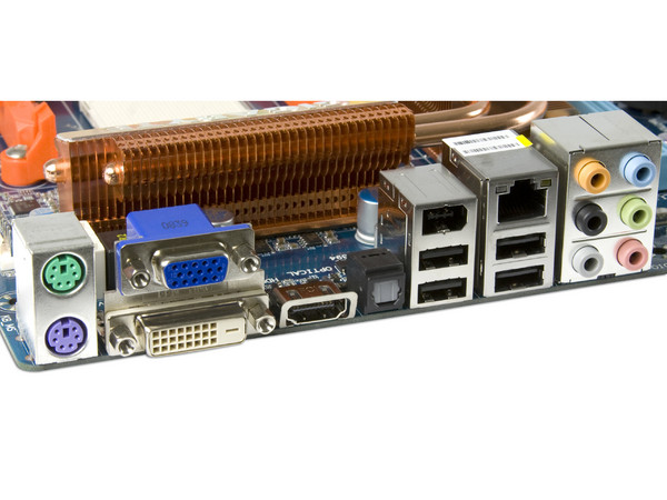 T. Madre Gigabyte GA-MA790GP-DS4H, ChipSet AMD790GX,
Soporta: Phenom, Athlon 64 X2, Socket AM2+,
Integrado: Video ATI HD3300, Audio HD, Red,
Memoria: 4x DDR2 1066Mhz, Max. 16GB, Diseño ATX,
Ptos: 2xPCIEX16, 3xPCIEX1, 2xPCI